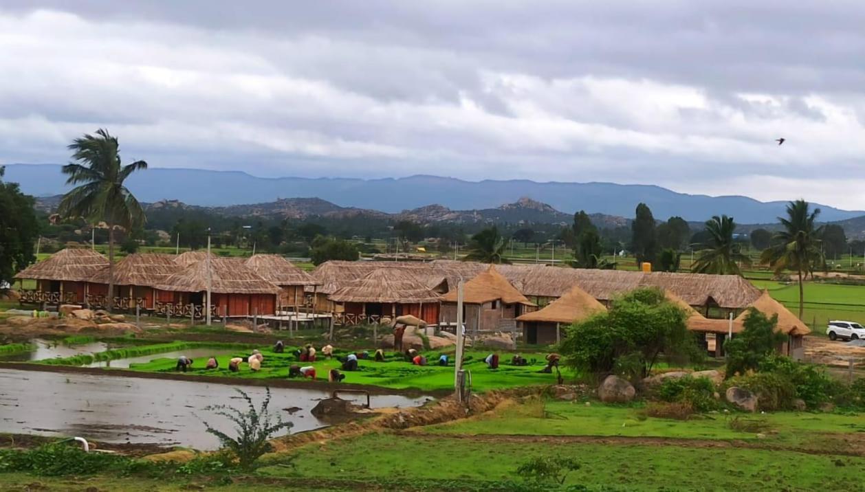 Golden Chariot Resort Hampi Exteriör bild