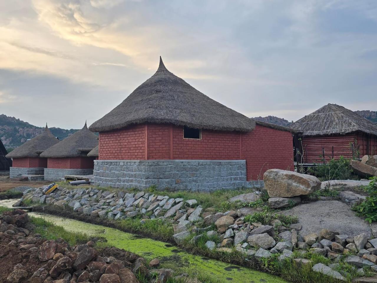 Golden Chariot Resort Hampi Exteriör bild